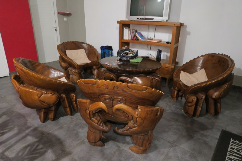 Vyrezávané kreslá