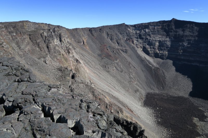 Kráter aktívnej sopky