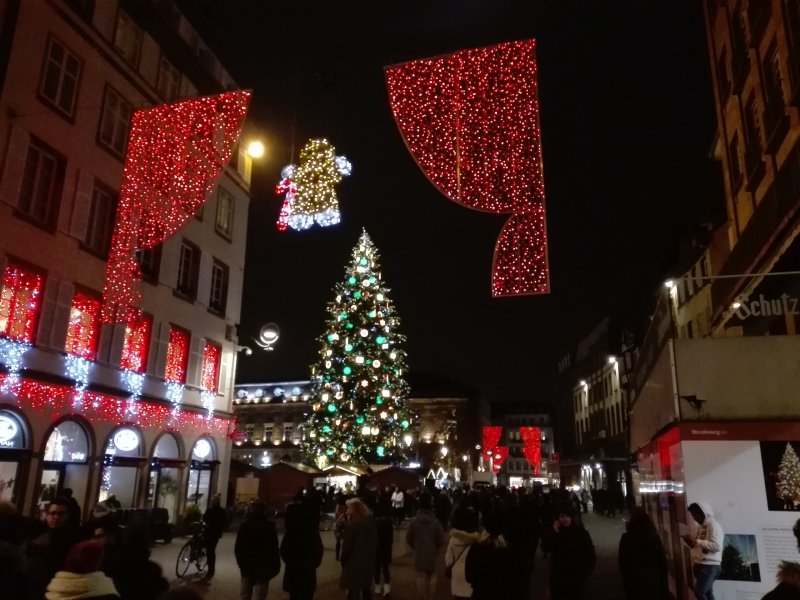 Svietiaci perníkový panáčik